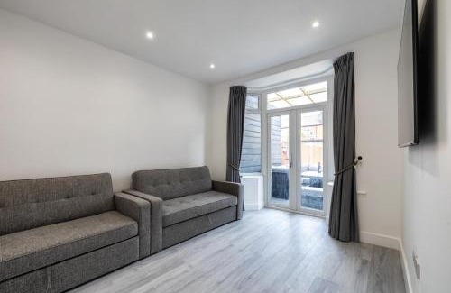 Northumberland Park Casa | Modern home with driveway parking for 2 vehicles, near Tottenham Hotspur Stadium, White Hart Lane Train Station