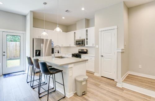 Northside Casa | Modern Home with Fenced Backyard in Houston