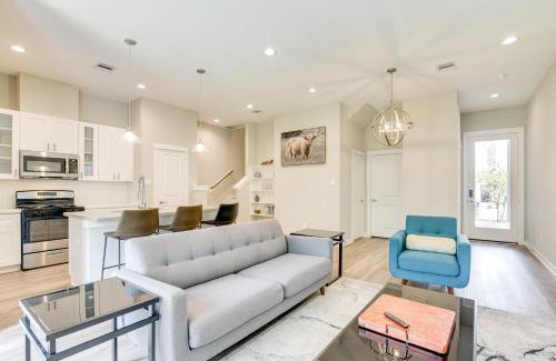 Northside Casa | Modern Home with Fenced Backyard in Houston