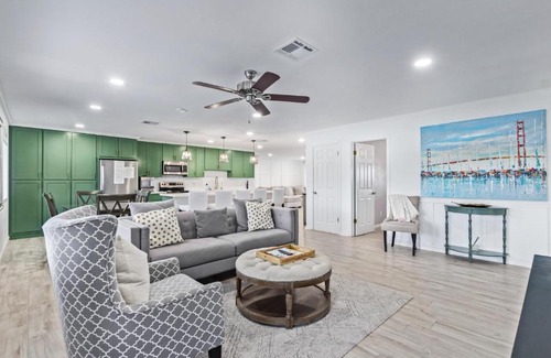 Village Grove Casa | Modern Home with heated pool and guest house