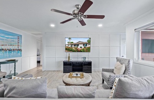 Village Grove Casa | Modern Home with heated pool and guest house