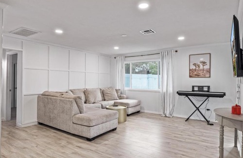 Village Grove Casa | Modern Home with heated pool and guest house
