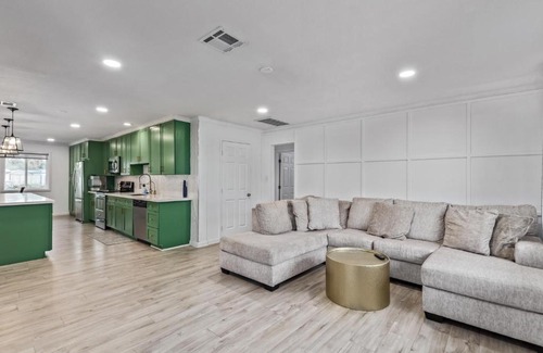 Village Grove Casa | Modern Home with heated pool and guest house