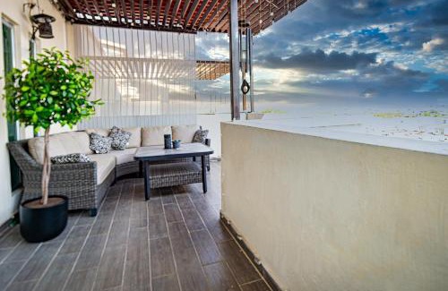 Tepic Casa | Modern Home with Parking 3ACs, 1King & 3Queen Beds Netflix PayPerView