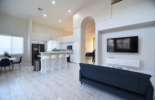 Rovey Farm Estates Casa | Modern home with pool, Walk to State Farm Stadium! Over 3k sq ft!