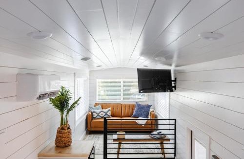 Apple Valley Casa | modern home with private hot tub