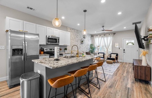 Pittsburgh Casa | Modern Home with Private Backyard Oasis in the Heart of Atlanta!!