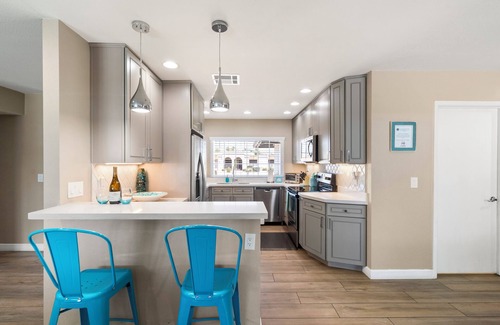 Norma Estates Casa | Animales aceptados, Moderno 3BR 'Turquoise House Scottsdale North' Piscina, Putting Green