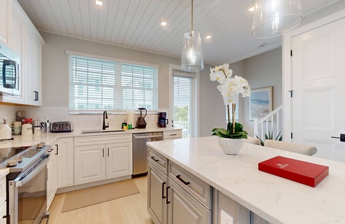 Cortez Casa | Modern home with screened-in balcony, pool, bikes, & EV charger - great location