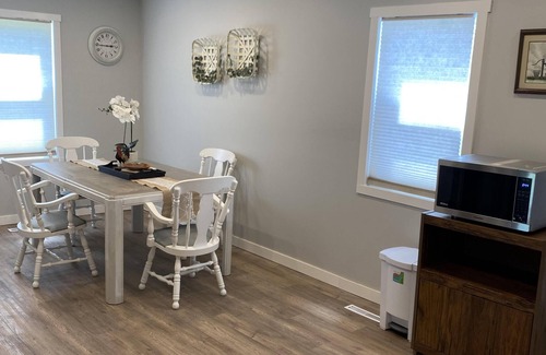 Lethbridge County Otro | Modern Homestead Hideaway(4 miles east of Lethbridge)