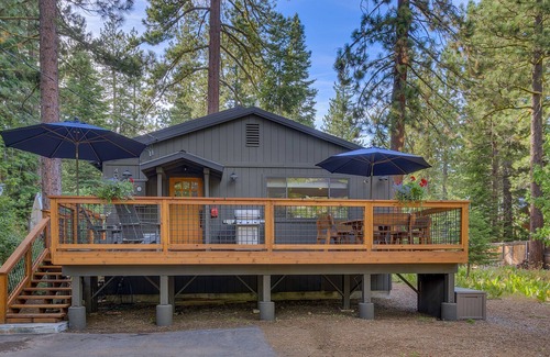 Tahoe Pines Casa | Modern Homewood Cabin