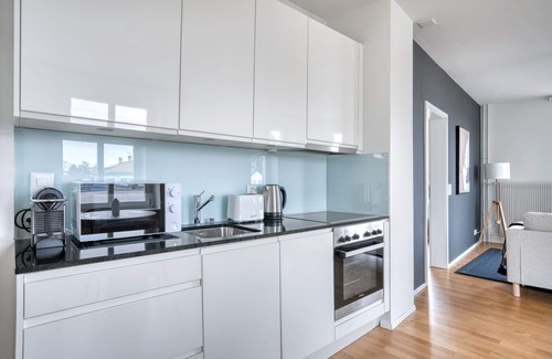 Horgen District Apartamento | Modern Horgen 2.5 Room w/ Storage & W/D, 3 min to Market, by Blueground