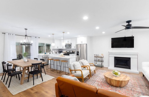 Mira Mesa Casa | Modern Hot Tub Oasis w/ Game Room