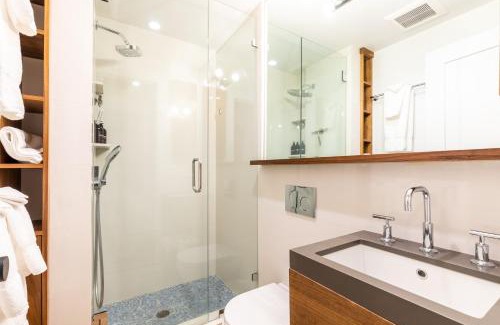 Truckee Hotel | Modern Hotel-Style Studio - Timber Creek Lodge #210 Hotel Room
