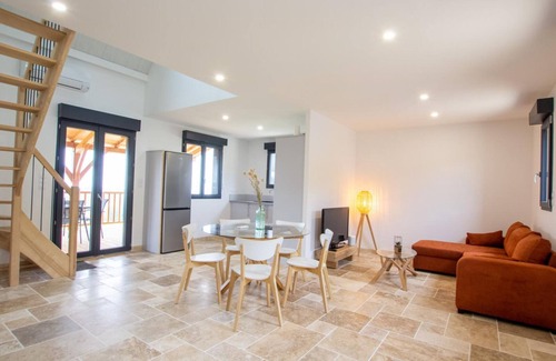 Preyssac-d'Excideuil Cabaña | Casa moderna con WiFi, admite mascotas, parking y aire acondicionado en Périgord Verde