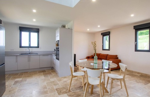 Preyssac-d'Excideuil Cabaña | Casa moderna con WiFi, admite mascotas, parking y aire acondicionado en Périgord Verde
