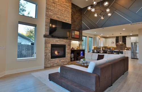 Galindo Casa | Modern House 5 min from DT with Pool l Gym l Rooftop with DT View