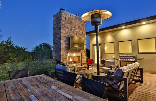 Galindo Casa | Modern House 5 min from DT with Pool l Gym l Rooftop with DT View