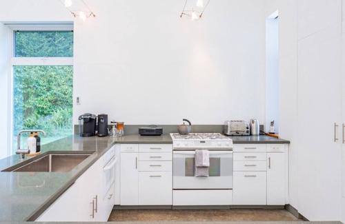 Roscoe Casa | Modern House Deep in the Woods of Roscoe