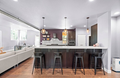 Millcreek Casa | Modern House, Fully Fenced, Private Balcony, Fire Pit, Close to Ski Resorts