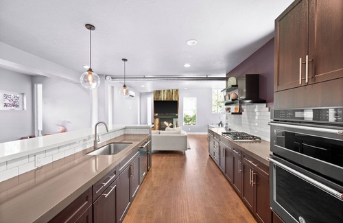 Millcreek Casa | Modern House, Fully Fenced, Private Balcony, Fire Pit, Close to Ski Resorts