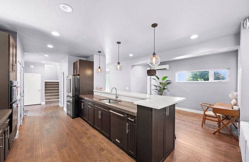 Millcreek Casa | Modern House, Fully Fenced, Private Balcony, Fire Pit, Close to Ski Resorts