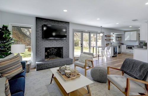 North Austin Civic Association Casa | Modern House Getaway Close to Q2 Stadium and the Domain