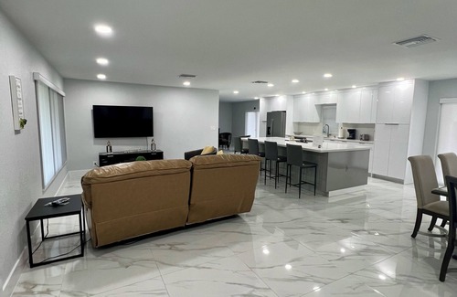 Royal Palm Beach Casa | Modern house in Palm Beach County