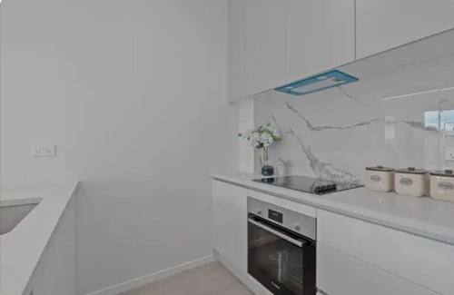 Orewa Casa | Modern house in Orewa close to the beach, cafes, restaurants and entertaintment