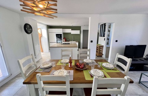 Plouhinec Villa | Casa moderna en Plouhinec con jardín cerrado, Wifi, mascotas permitidas, cerca de playas