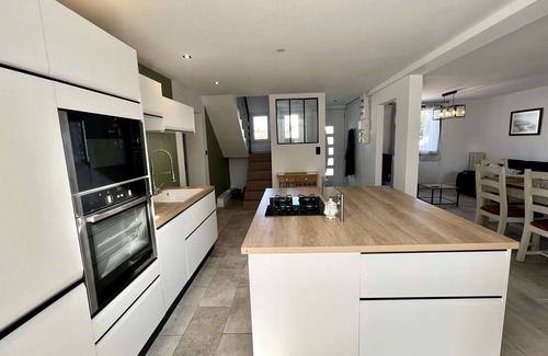 Plouhinec Villa | Casa moderna en Plouhinec con jardín cerrado, Wifi, mascotas permitidas, cerca de playas