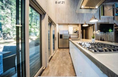 Occidental Casa | Modern House w. Fast Internet in 1 Acre Land