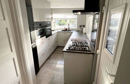 Bangor Casa | Modern house with a Tub!!!