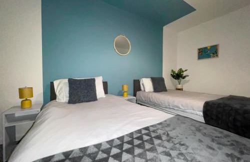 Widnes Apartamento | Modern House with Fast WIFI & FREE Parking - Recently Refurbished - Contractor Friendly by IRWELL STAYS