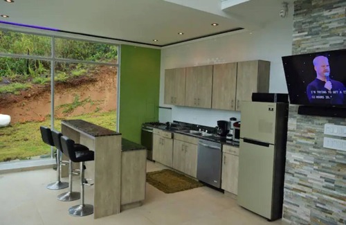 Altos del Maria Casa | Casa Moderna con Piscina Climatizada en Altos del María, Panamá