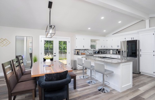 Brookline Station Casa | Modern House with King Suite! Relaxing Retreat!