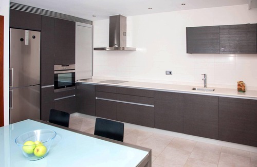 Buger Villa | Moderna casa con gran piscina