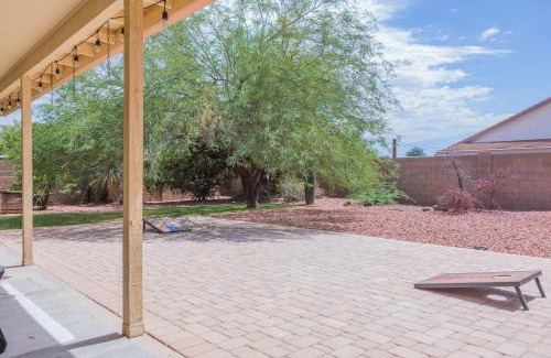 Chandler Casa | Modern House with Office Cornhole Near Freeways