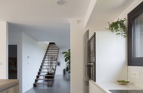 Mungia Casa | Casa moderna con piscina y vistas al bosque.