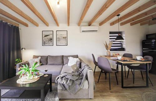 Kolczewo Casa | Modern house with private hot tub
