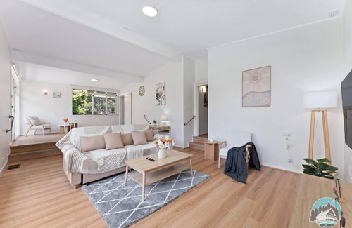 Telopea Casa | Modern House with Spacious Backyard in Telopea