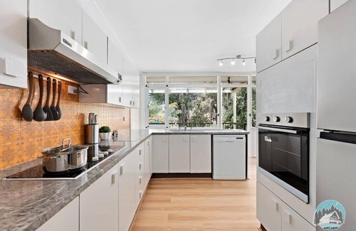 Telopea Casa | Modern House with Spacious Backyard in Telopea