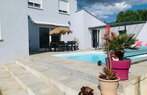 Poulx Casa | Modern house with swimming pool near the Pont du Gard. Peace, nature and heritage!
