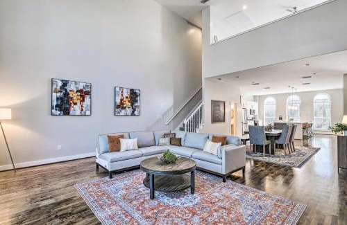 East Downtown Houston Casa | Modern Houston Gem 1 Mi to Minute Maid Park!