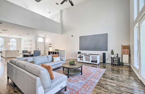 East Downtown Houston Casa | Modern Houston Gem 1 Mi to Minute Maid Park!