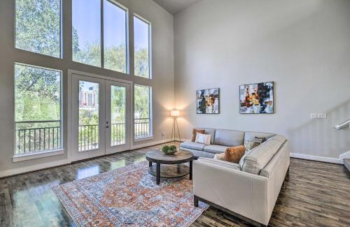 East Downtown Houston Casa | Modern Houston Gem 1 Mi to Minute Maid Park!