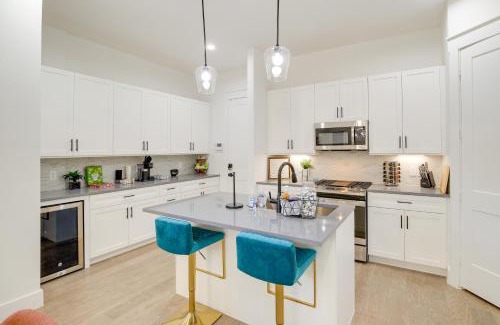 Northside Casa | Modern Houston Home with Yard, 3 Mi to Toyota Center