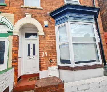 Hull Casa | Modern Hull Stay for Contractors, Families & Workers - Free Parking & Fast WiFi - Near MKM Stadium, Royal Infirmary Hospital