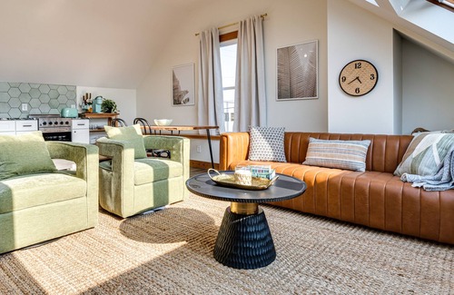 Market East District Apartamento | Modern Indianapolis Condo Near Monument Circle!