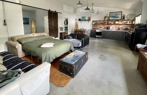 Iluka Apartamento | Modern industrial studio with one bedroom